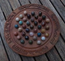 Jeu de solitaire en bois et