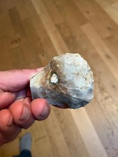 Tranchant de hache taillée néolithique  pas biface pas hache polie