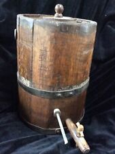 Ancien vinaigrier en bois