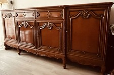 Buffet bas  très bon état, 2 tiroirs  en haut, 3 portes, démontable