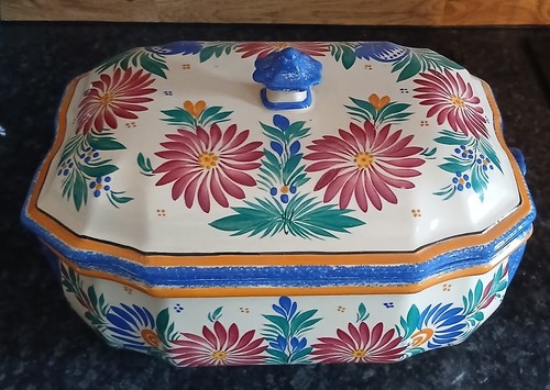 Ancienne grande soupière - , en