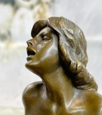 Statue En Bronze Signée De