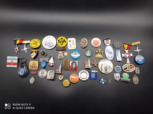 Gros lot insignes médailles - lot,