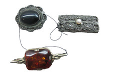 Trois bijoux anciens Très