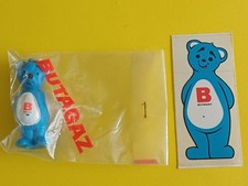 sticker 8x3,7 cm et figurine