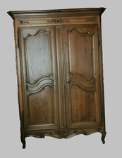 armoire chêne massif finement sculptées porte deux panneaux . XVIII siècle .