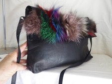 sac besace souple bandoulière 100 % cuir noir bord en fourrure MADE IN ITALY