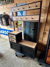 Meuble sur mesure en bois et mètal : Dressing, armoire ou penderie industriel