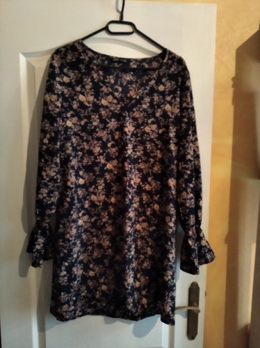 Tunique noire motif floral