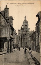 CPA FOUGERES - Maison a porche rue Nationale et Église St-LEONARD (584958)