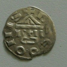 FRANCHE COMTE DENIER (lons le saunier ) vers 1100 apr jc   RARE  poids 0,85 gr 