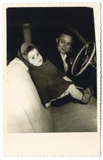 photo snapshot 1950 -Enfant au volant - voiture - père et fils à Tunis - Tunisie