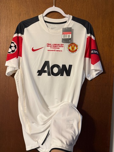 Bnwt player issue 2011 - bnwt,