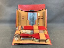 Ancienne trousse de toilette de voyage en simili cuir vintage manucure 1960