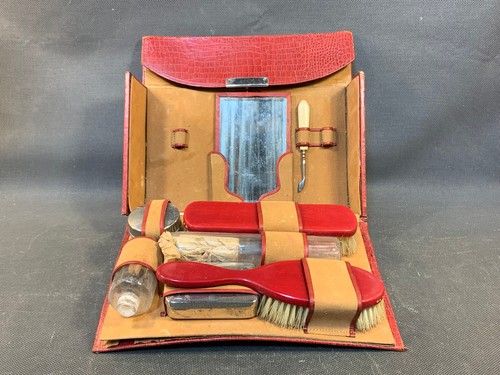 Ancienne trousse toilette - de,