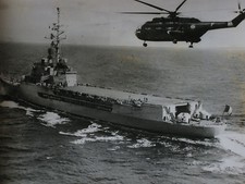 Photo de presse vintage AFP Porte-Hélicoptères La résolue avec super-frelon 1963