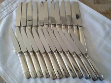 24 COUTEAUX MÉTAL ARGENTÉ