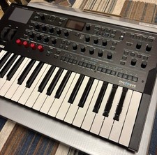 Clavier synthétiseur Korg Modwave Wavetable - Modulation Monster avec Kaoss Phys
