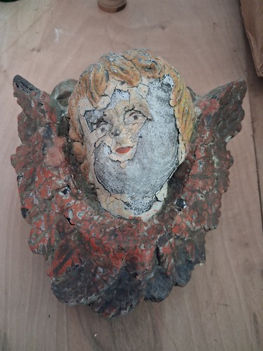 Bois sculpté 18éme ange