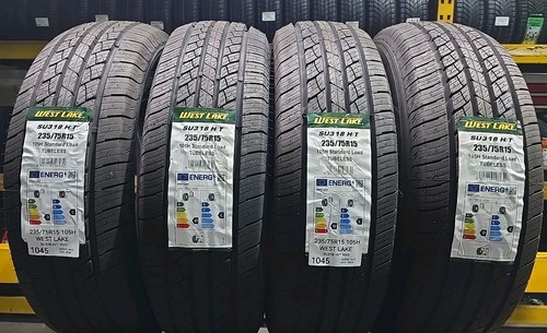 Lot pneus neufs 235 - 4, 235/75