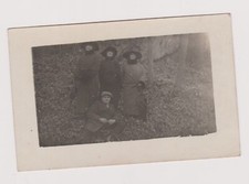 Photo-carte homme trois femmes