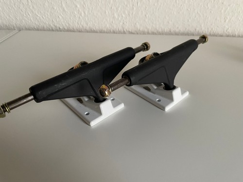 Venture skateboard trucks - venture,