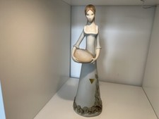 Figurine en porcelaine Royal Dux 30,5 cm.  1 choix - excellent état