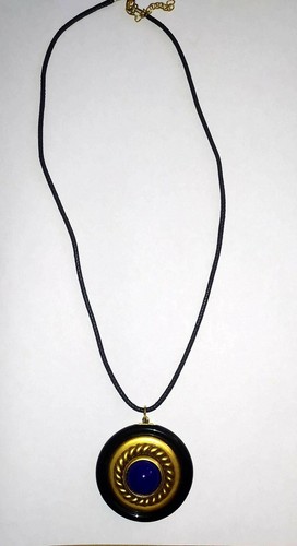Vintage pendentif sur - , cordon
