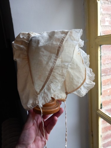 Coiffe brodée costume