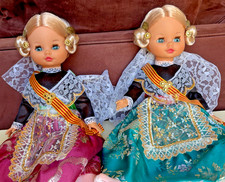 2 poupées costume