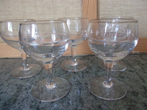 Verres pied graves des - a,