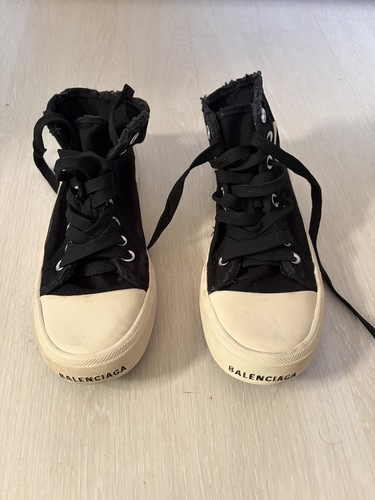 Balenciaga - ,