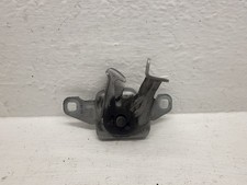 Système attache capot moteur