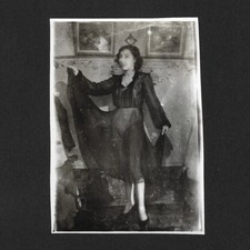 Jeune femme élégante mode