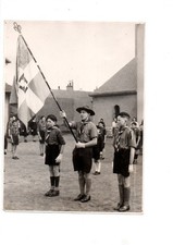 photo ancien scout drapeau fleur de lys période pétain DORTES le PERREUX guerre