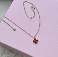Four-Leaf Clover Necklace – Gold & Emerald Red – Elegant Good Luck Charm