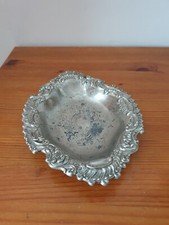 Ancien plat style rococo métal argenté ciselé marqué au dos 22x17 cm