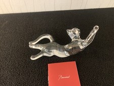 Chat allongé joueur  en