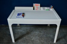 Bureau Ozoo de Marc Berthier pour DAN design space age futuriste ancien blanc