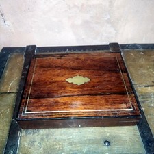 Boite de Jeu bois et laiton époque Napoléon III + divers jetons et 3 dés