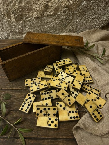Ancien jeu dominos - , en