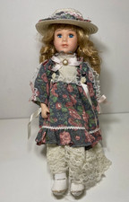 Poupée en porcelaine ancienne