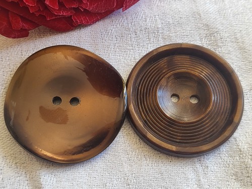 Duo gros boutons anciens