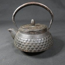 Petite bouilloire en fer Nambu Tetsubin avec passoire théière japonaise ancienne