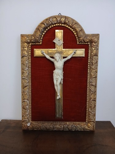 Crucifix dans cadre en - ,