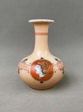 Petit vase en opaline, décor