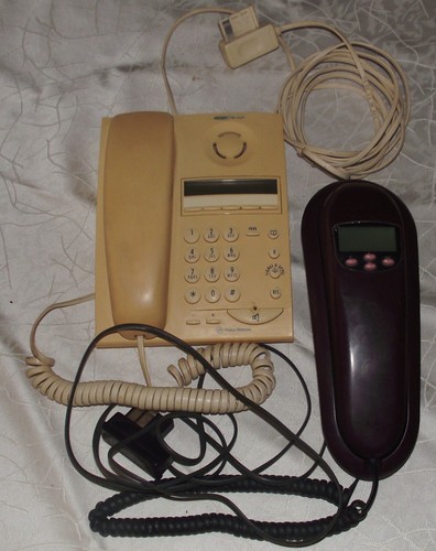 Lot anciens telephones - de,