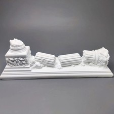 Sculpture en ruine à colonne