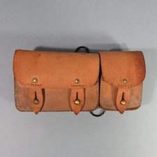 CARTOUCHIERE MODELE 1935 / 1937 COTE GAUCHE COULEUR MARRON CUIR STRIE TAMPONNEE 