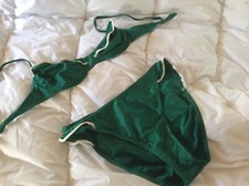 Maillot de bain 2 pièces vert sapin .t 42 . ( V/GO)